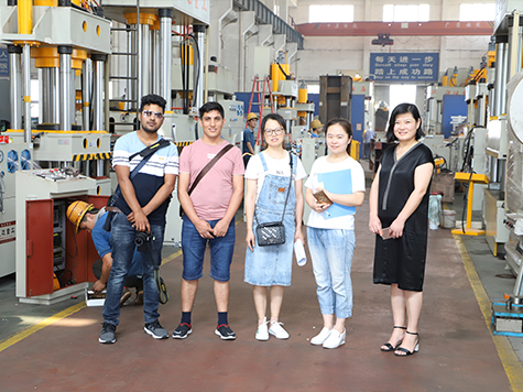 外国客户来厂采购考察