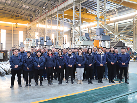 沃达重工员工为您提供专业的液压机服务